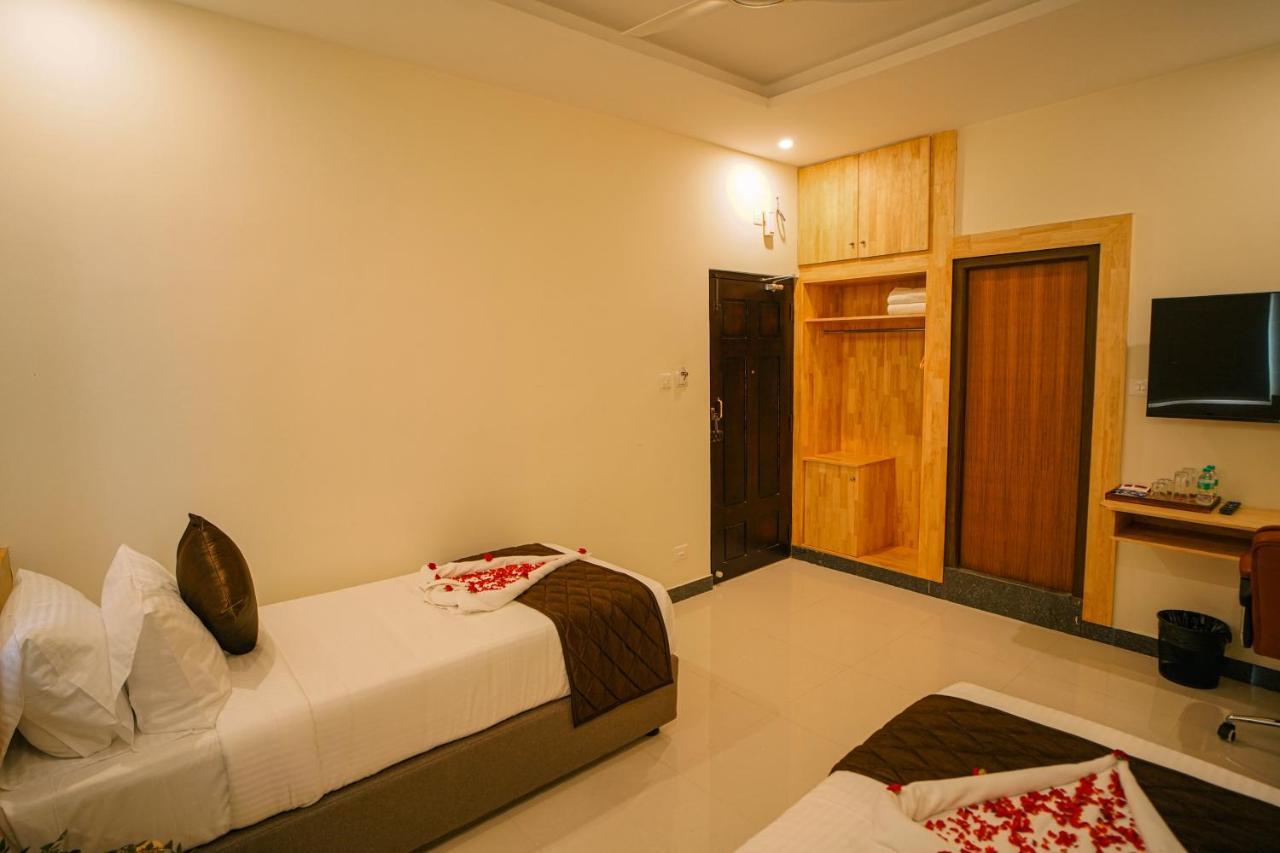 Hotel Tpc Camphor Tiruchirappalli Exterior foto