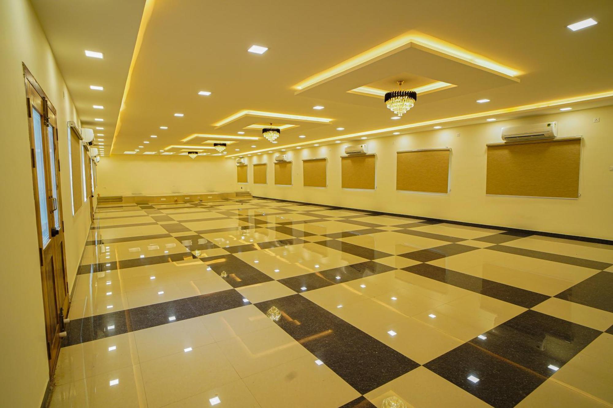 Hotel Tpc Camphor Tiruchirappalli Exterior foto